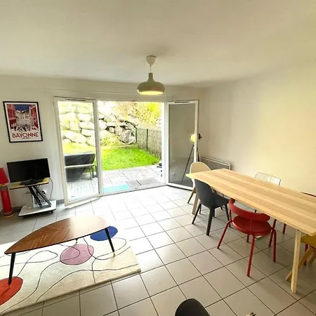 Spacious With Garden Near The Beaches Bidart
