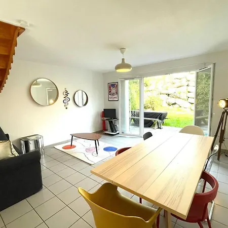 Σπίτι διακοπών Spacious With Garden Near The Beaches *
